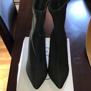 Like New Steve Madden Ribbed Sock Booties